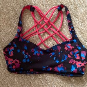 Lululemon free to be wild sports bra size 4
